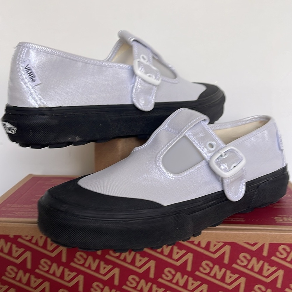 Vans WMNS Style 93
Coated Canvas True White
VN0A3XTJW00
Sneakers - Picture 8 of 16